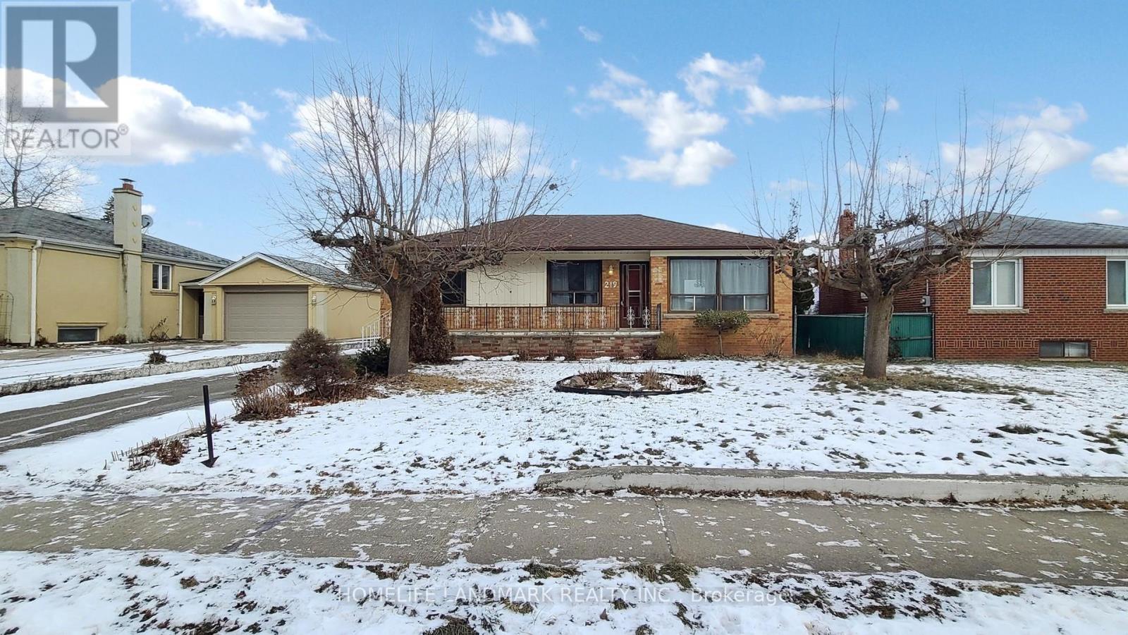 219 Southview Road, Oakville, Ontario  L6K 2P2 - Photo 1 - W12841000