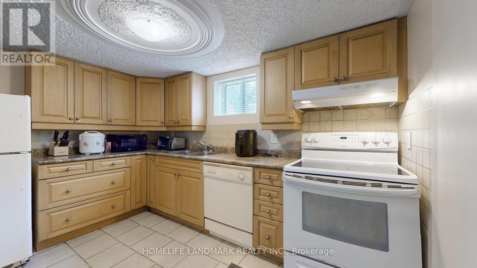 219 Southview Road, Oakville, Ontario  L6K 2P2 - Photo 11 - W12841000