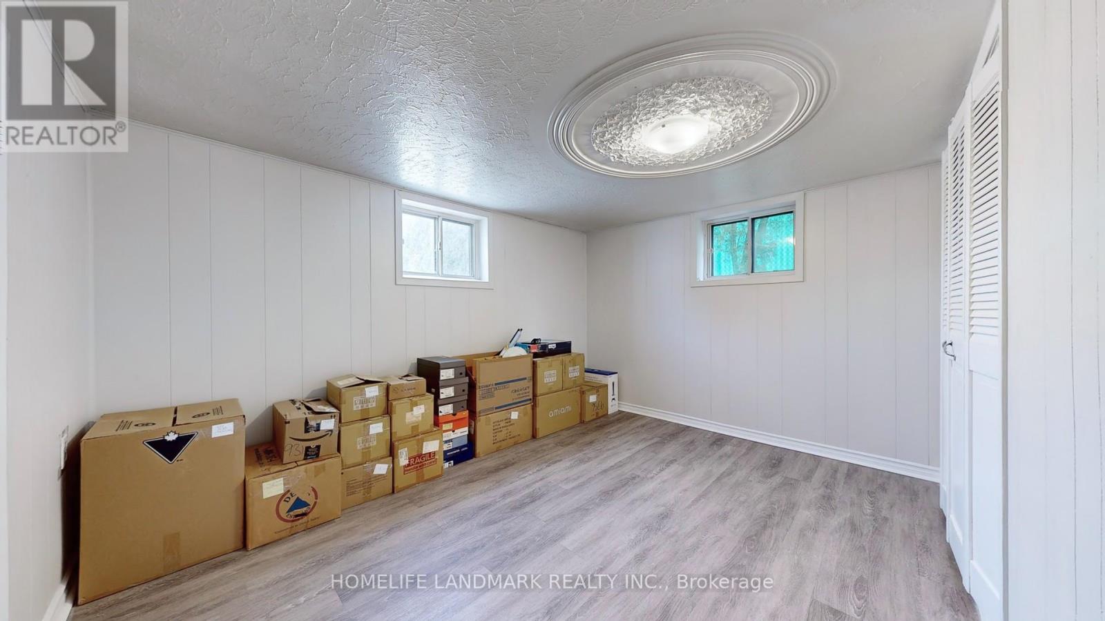 219 Southview Road, Oakville, Ontario  L6K 2P2 - Photo 13 - W12841000