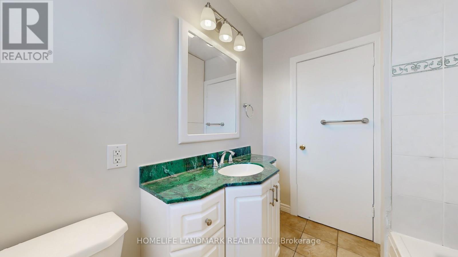 219 Southview Road, Oakville, Ontario  L6K 2P2 - Photo 9 - W12841000