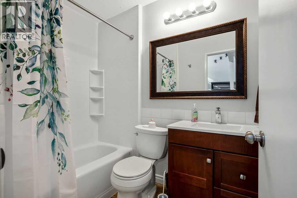 65 Storybook Gardens Nw, Calgary, Alberta  T3G 1Y7 - Photo 13 - A2289291