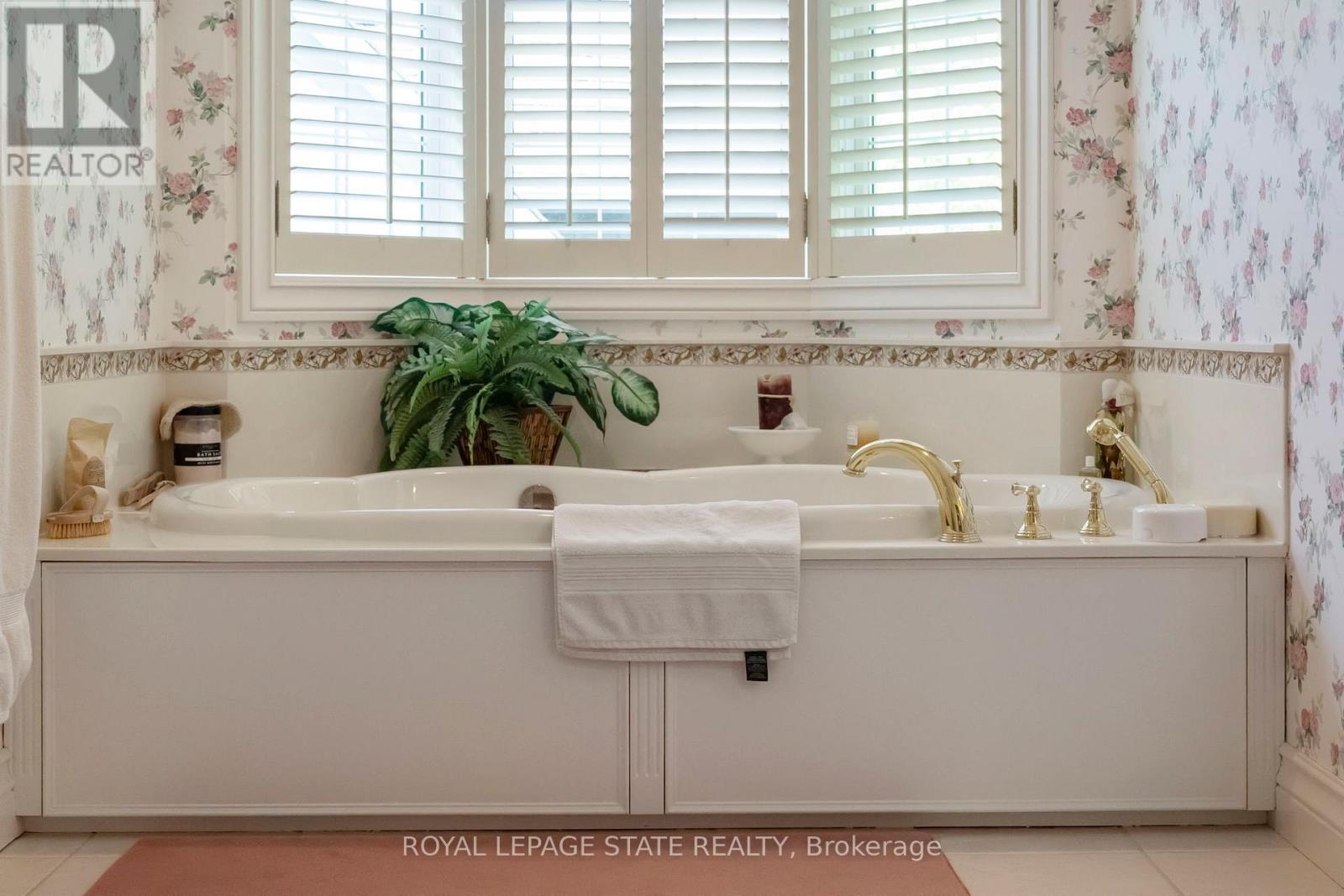 402 Progreston Road, Hamilton, Ontario  L0R 1H1 - Photo 29 - X12840868