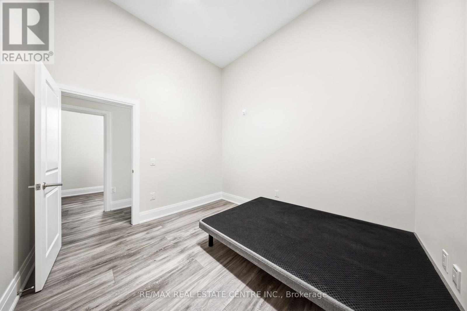 301 - 11 Queen Street, Brantford, Ontario  N3T 3B1 - Photo 17 - X12840952