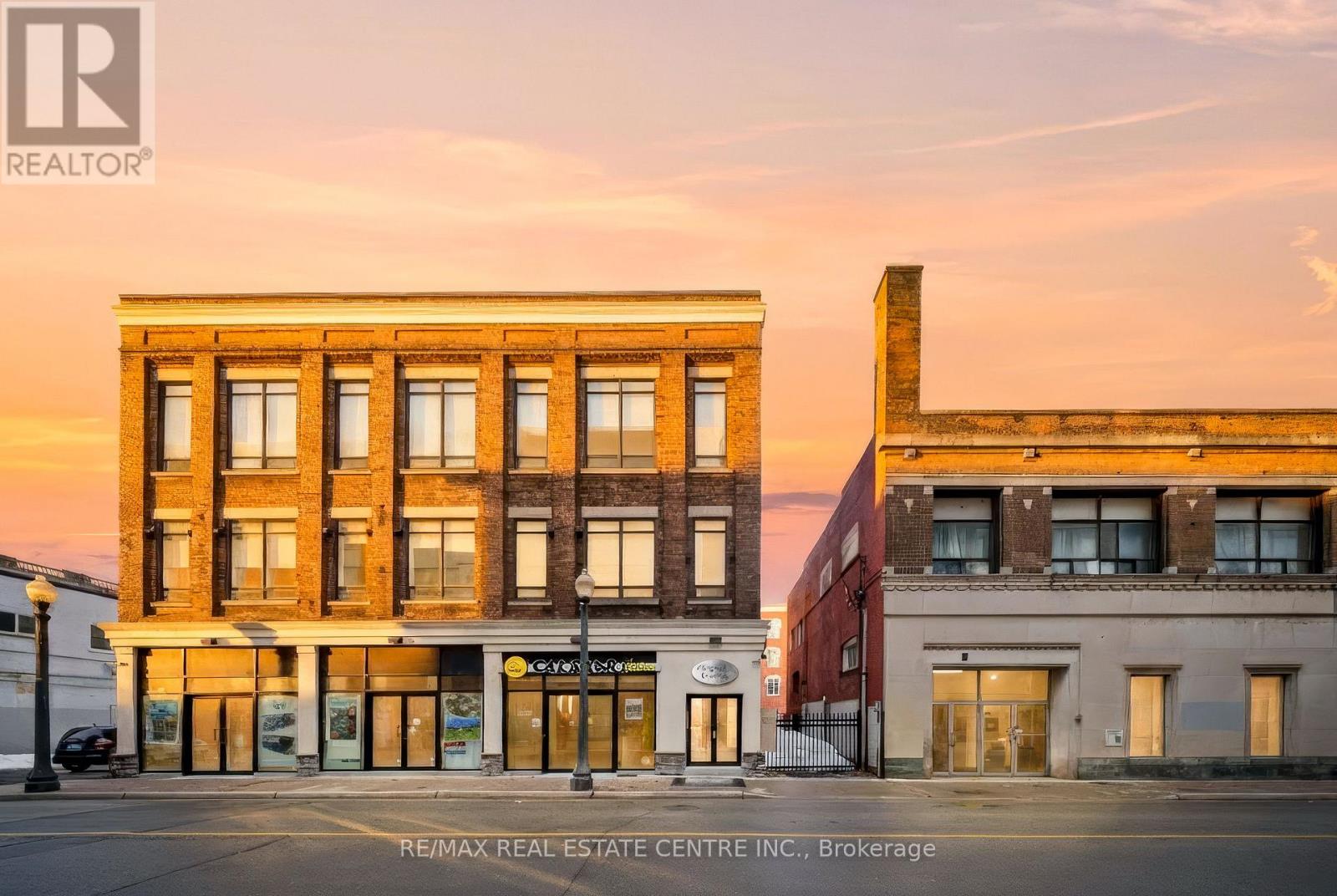 301 - 11 Queen Street, Brantford, Ontario  N3T 3B1 - Photo 2 - X12840952