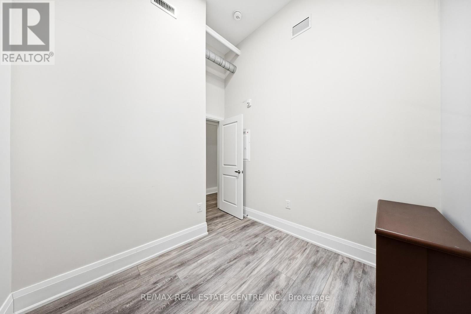 301 - 11 Queen Street, Brantford, Ontario  N3T 3B1 - Photo 22 - X12840952