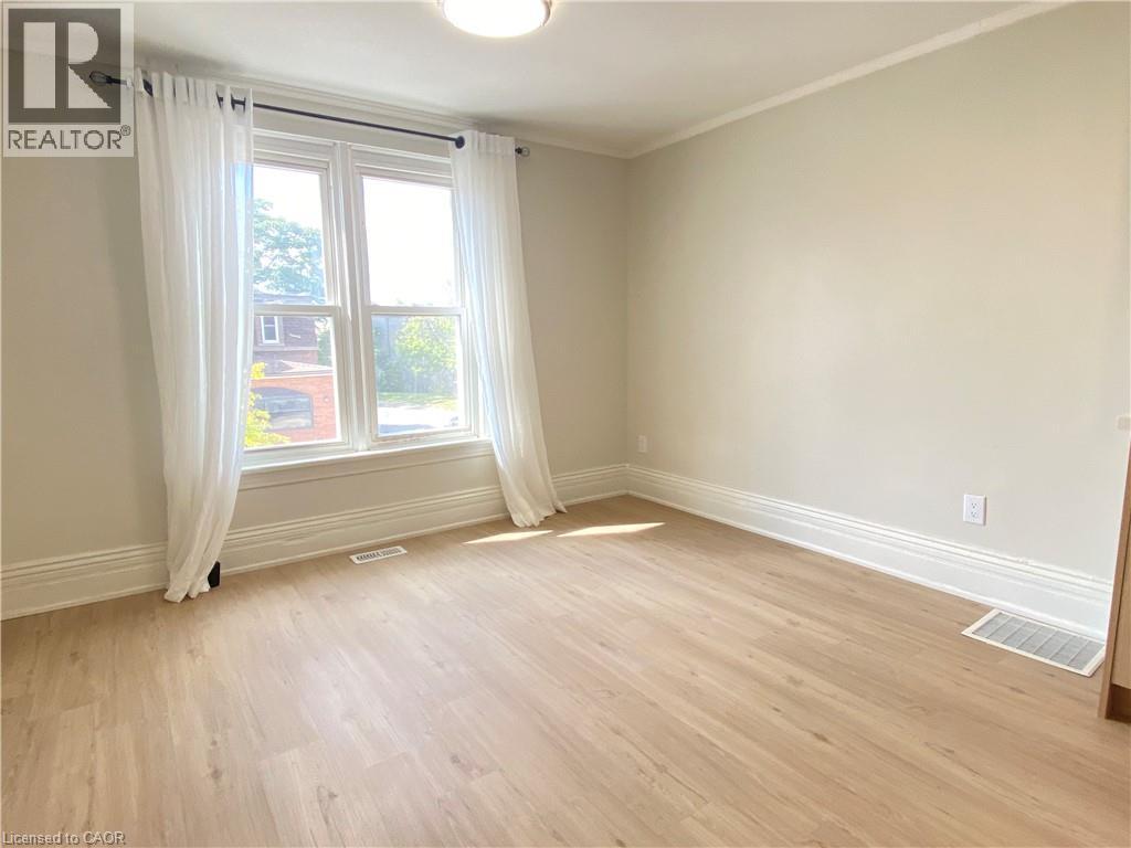 32 Front Street N, Thorold, Ontario  L2V 1X3 - Photo 2 - 40808454