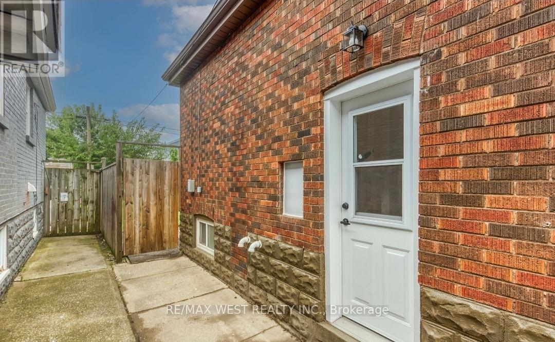 413 Paling Avenue, Hamilton, Ontario  L8H 5K3 - Photo 9 - X12744274