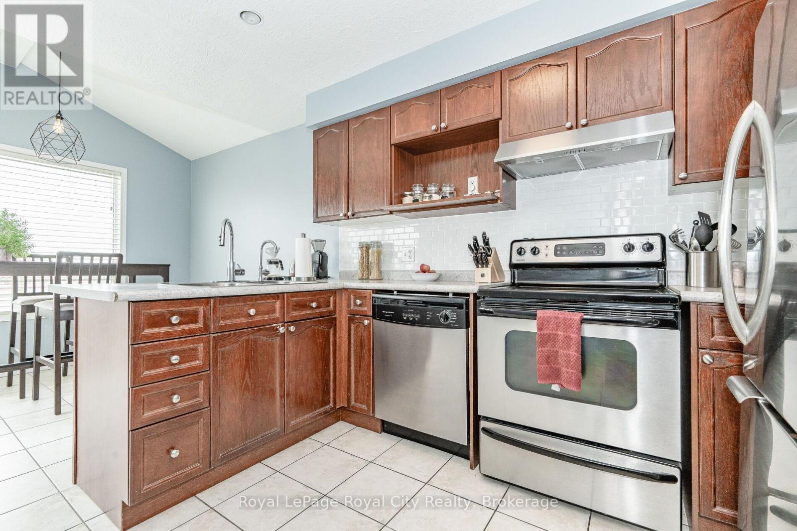 Upper - 25 Davison Drive, Guelph, Ontario  N1E 0C1 - Photo 11 - X12841170