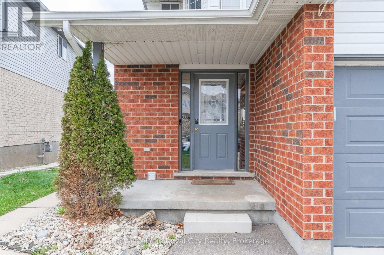 Upper - 25 Davison Drive, Guelph, Ontario  N1E 0C1 - Photo 2 - X12841170