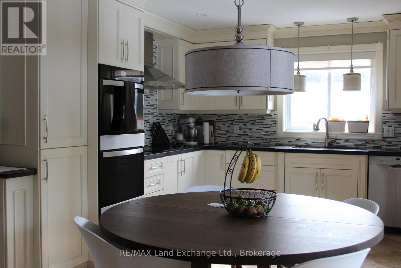 924 Parkplace Place N, Huron-Kinloss, Ontario  N2Z 0B9 - Photo 2 - X12841214