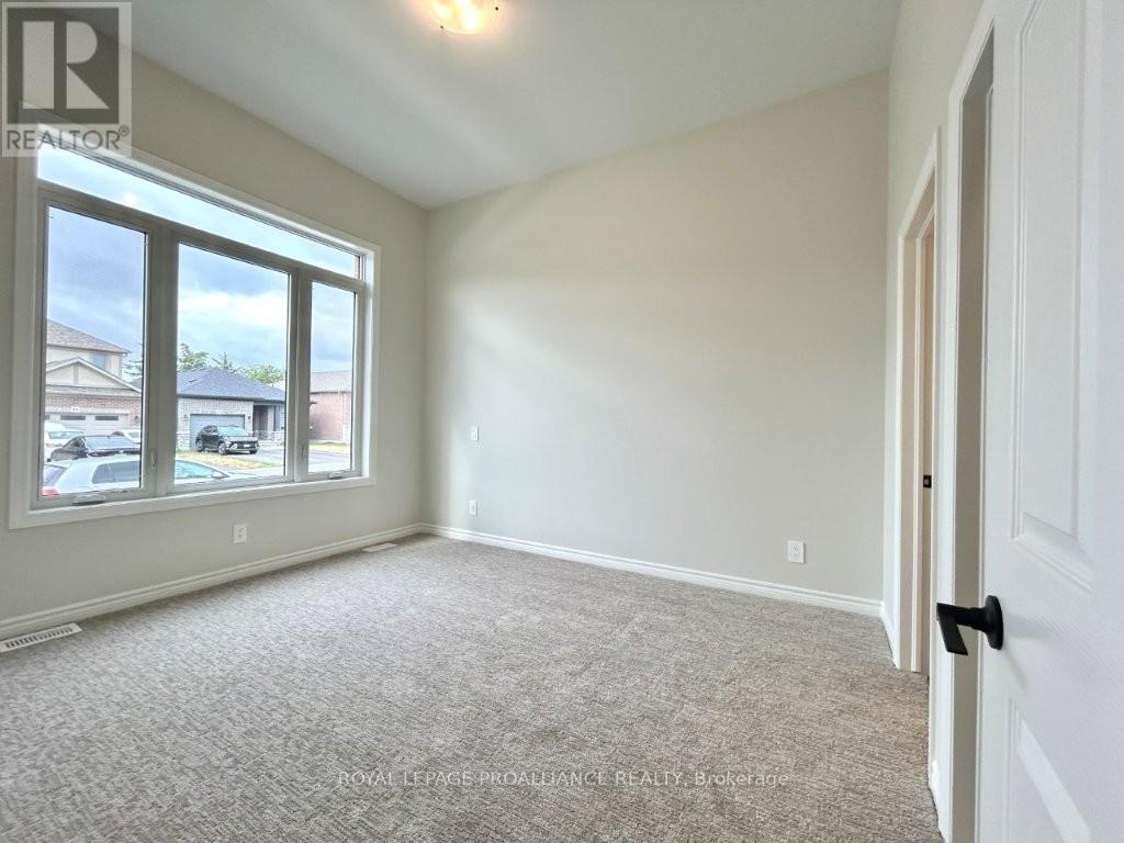 35 Athabaska Drive, Belleville, Ontario  K8N 0T1 - Photo 3 - X12841108