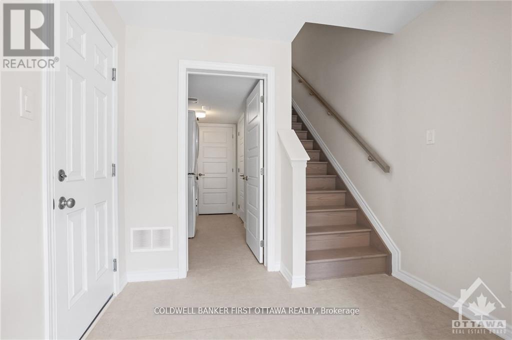 78 Ballinora Lane, Ottawa, Ontario  K2S 2Z6 - Photo 5 - X12841104