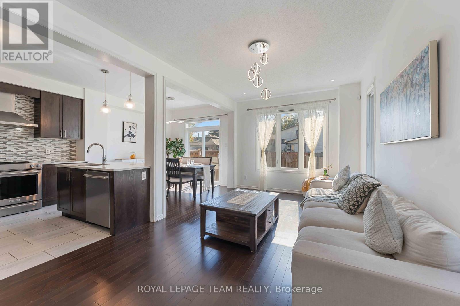 359 Melodie Street, Ottawa, Ontario  K1W 0L8 - Photo 5 - X12841110