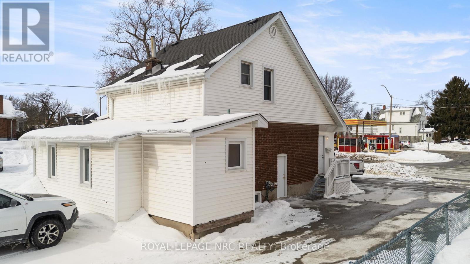 Upper - 6326 Thorold Stone Road, Niagara Falls, Ontario  L2J 1A8 - Photo 3 - X12841236