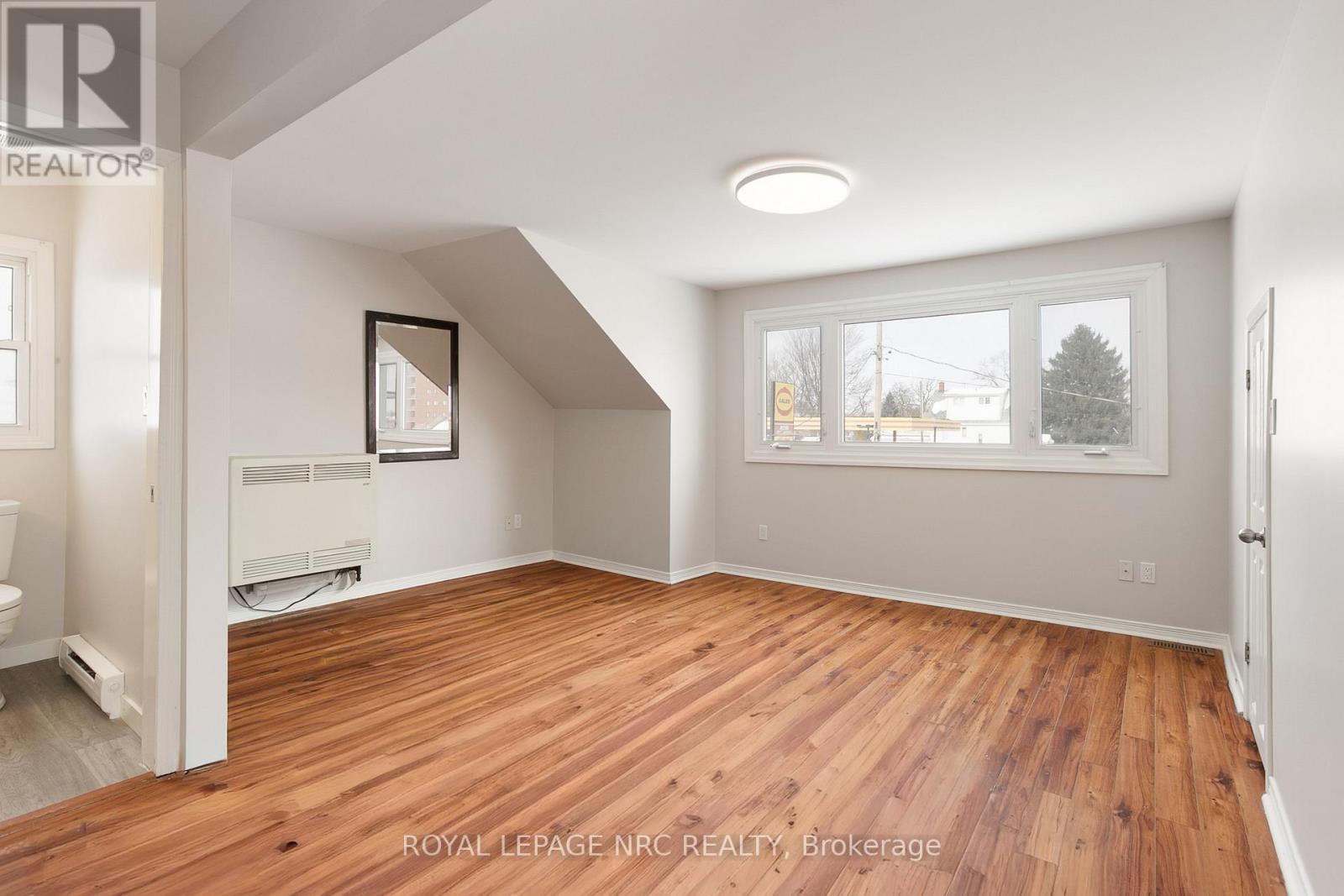 Upper - 6326 Thorold Stone Road, Niagara Falls, Ontario  L2J 1A8 - Photo 6 - X12841236