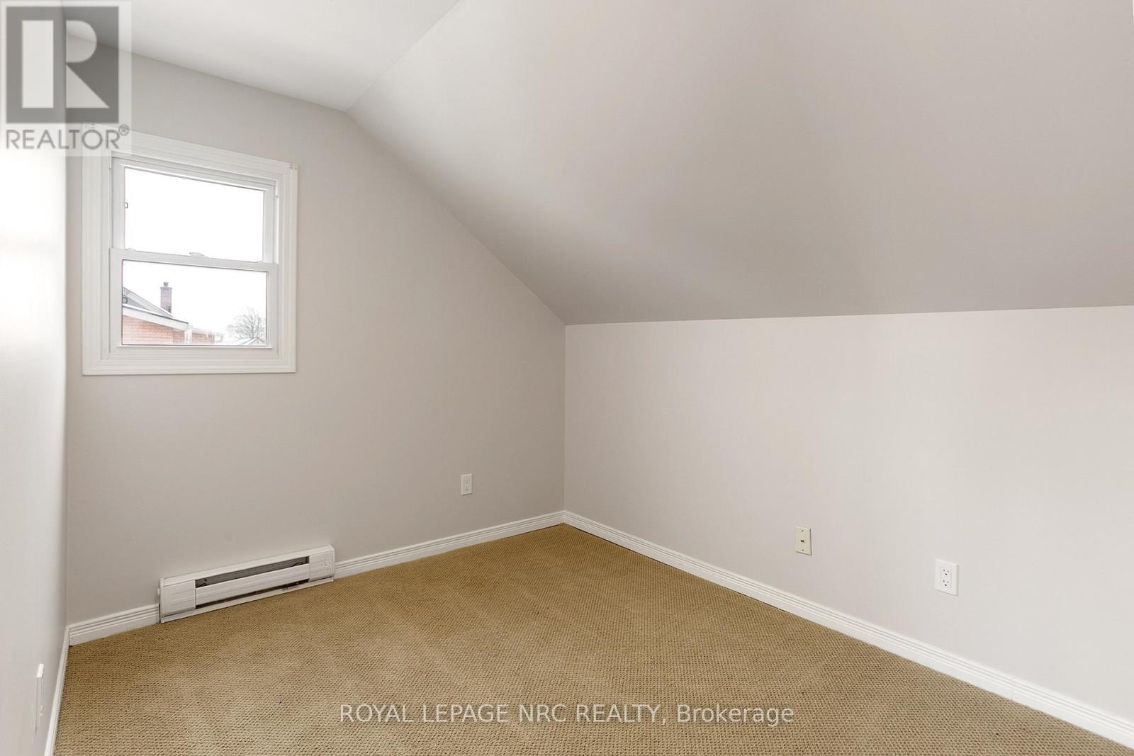 Upper - 6326 Thorold Stone Road, Niagara Falls, Ontario  L2J 1A8 - Photo 8 - X12841236