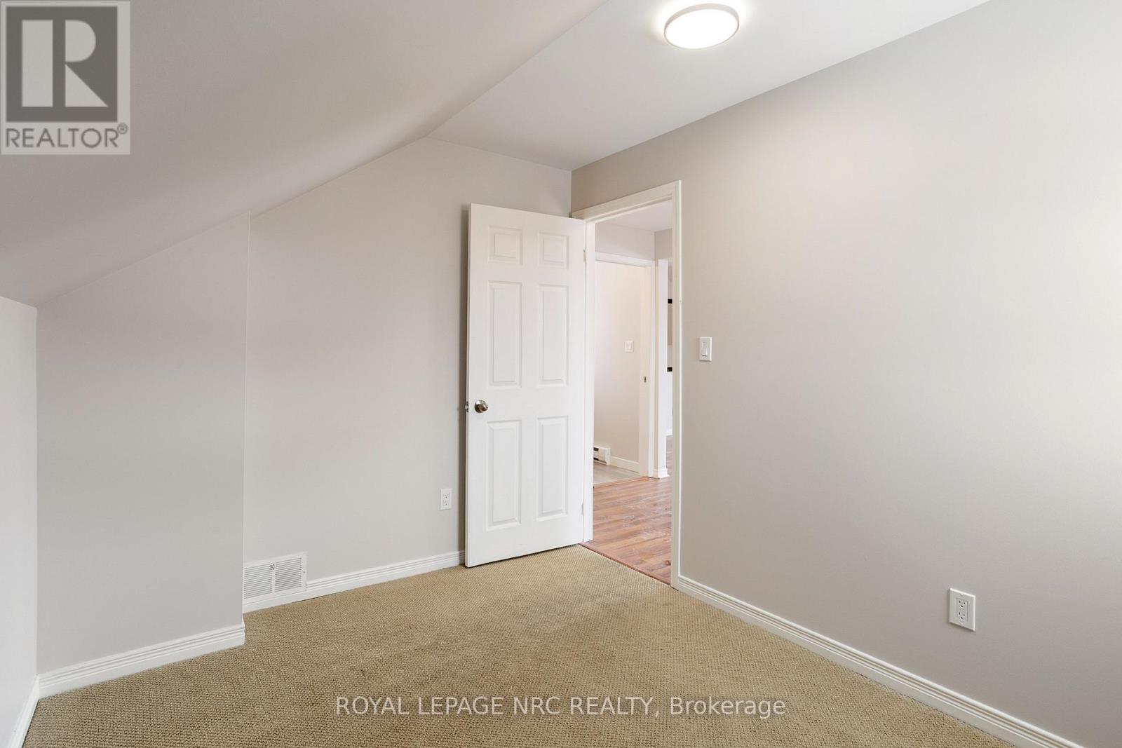 Upper - 6326 Thorold Stone Road, Niagara Falls, Ontario  L2J 1A8 - Photo 9 - X12841236