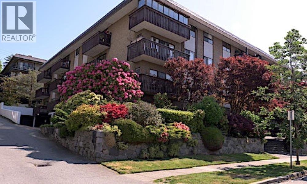 205 120 E 4TH STREET, North Vancouver, British Columbia