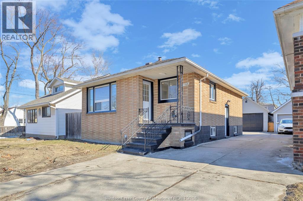 1708 St. Luke, Windsor, Ontario  N8Y 3N6 - Photo 2 - 26004394