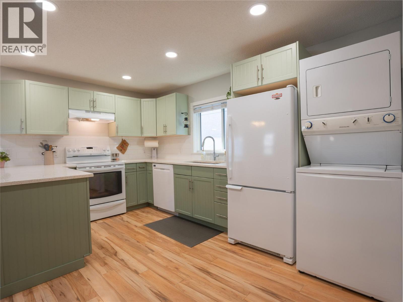 505 Rene Avenue, Penticton, British Columbia  V2A 1P1 - Photo 4 - 10377684