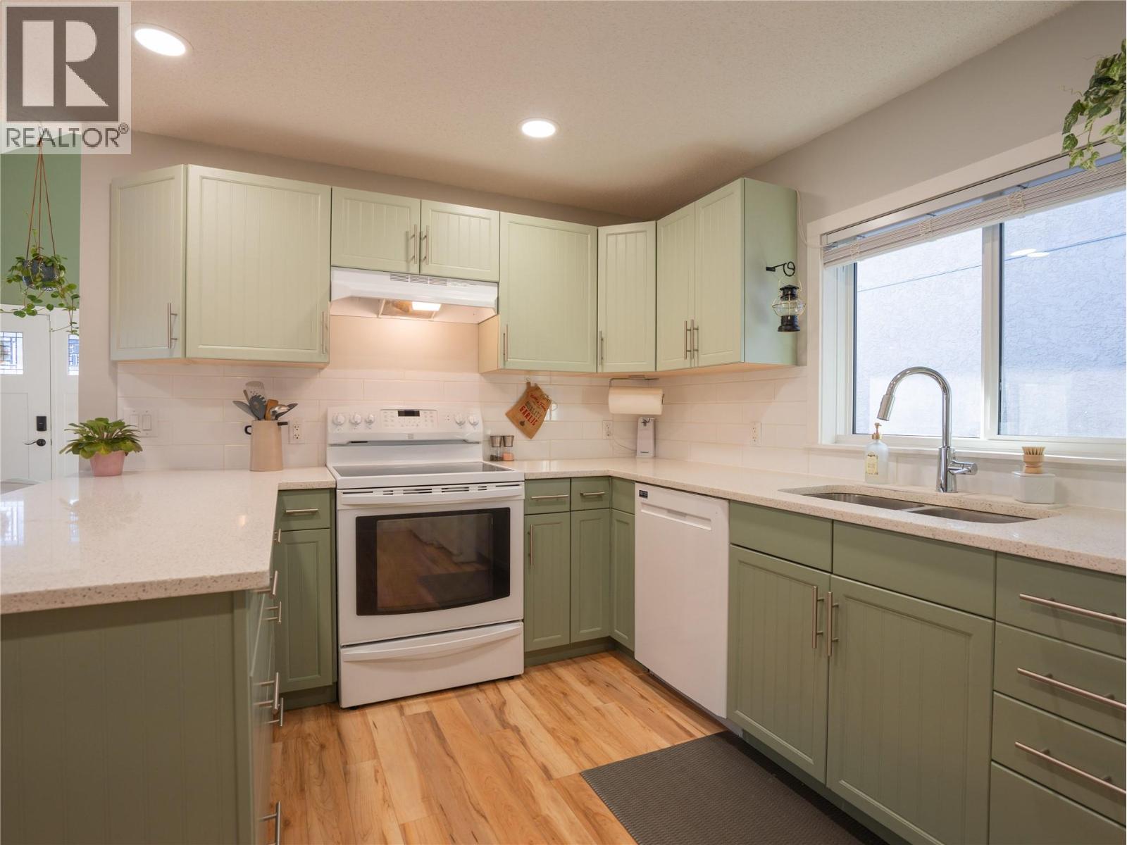 505 Rene Avenue, Penticton, British Columbia  V2A 1P1 - Photo 5 - 10377684