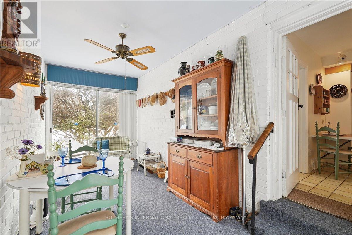 5 Moorehill Drive, Toronto, Ontario  M4G 1A2 - Photo 13 - C12841244