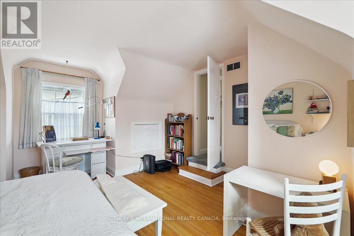 5 Moorehill Drive, Toronto, Ontario  M4G 1A2 - Photo 24 - C12841244