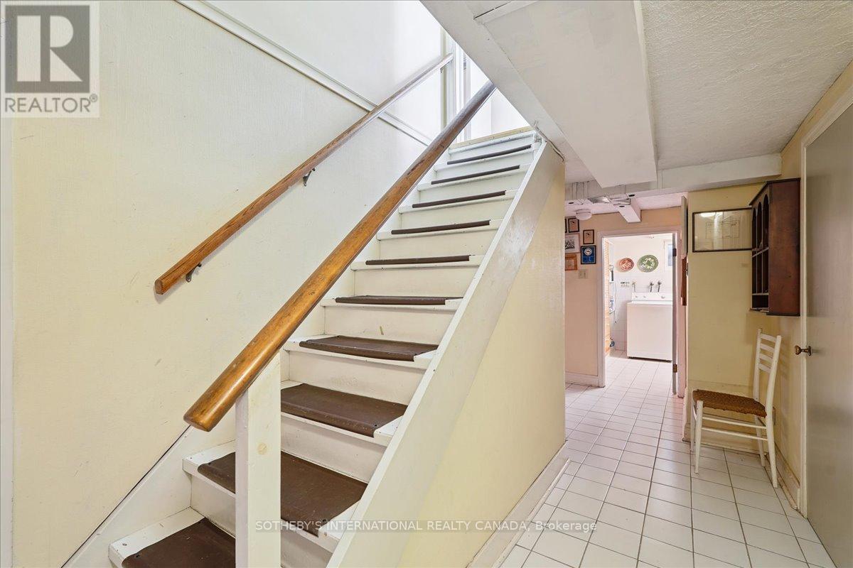 5 Moorehill Drive, Toronto, Ontario  M4G 1A2 - Photo 28 - C12841244