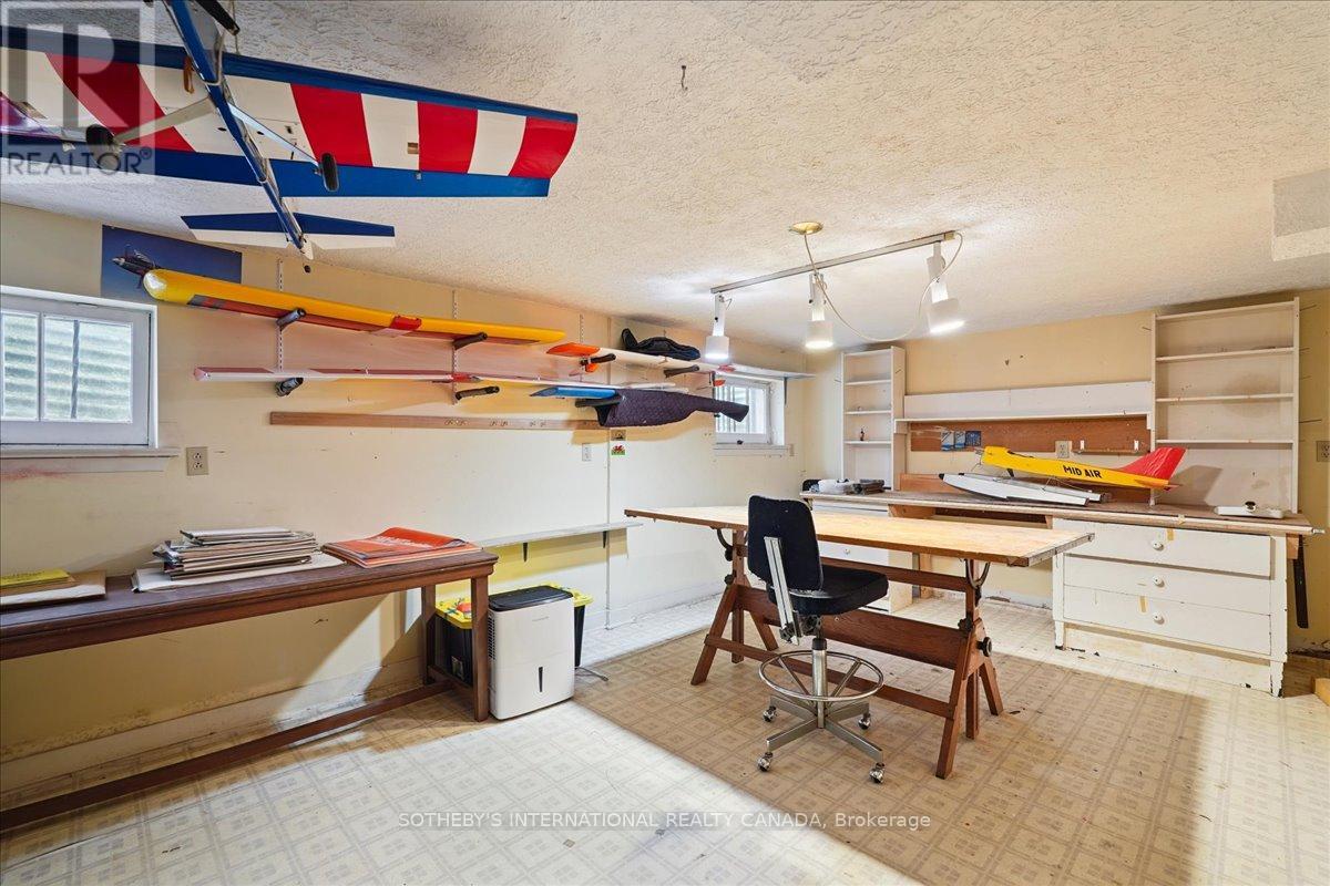 5 Moorehill Drive, Toronto, Ontario  M4G 1A2 - Photo 29 - C12841244