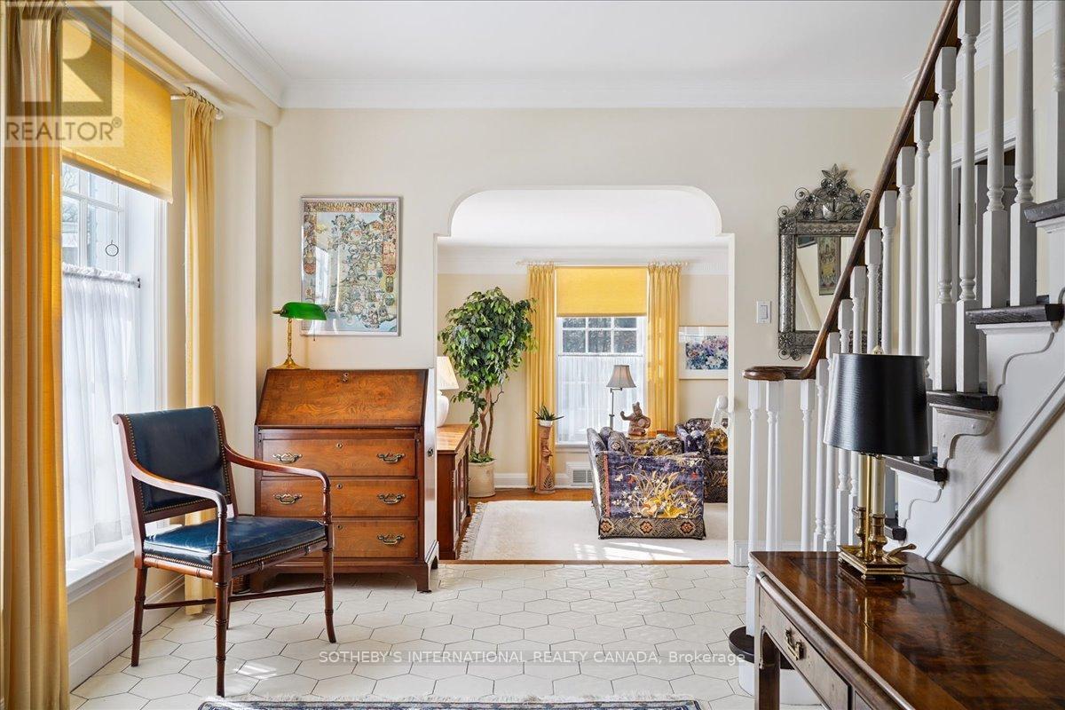 5 Moorehill Drive, Toronto, Ontario  M4G 1A2 - Photo 3 - C12841244