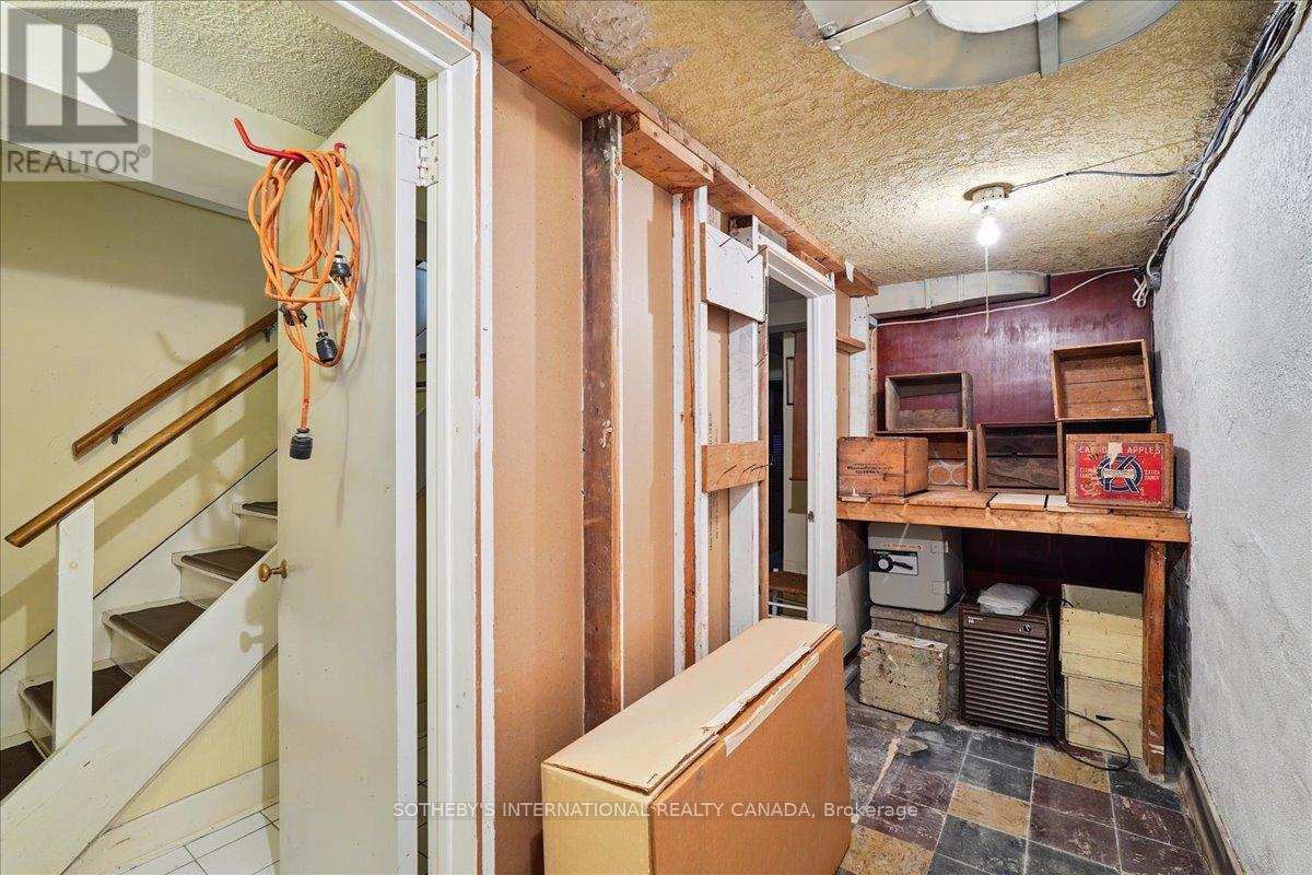 5 Moorehill Drive, Toronto, Ontario  M4G 1A2 - Photo 31 - C12841244