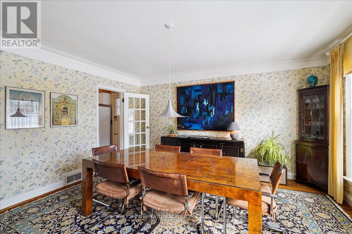 5 Moorehill Drive, Toronto, Ontario  M4G 1A2 - Photo 8 - C12841244