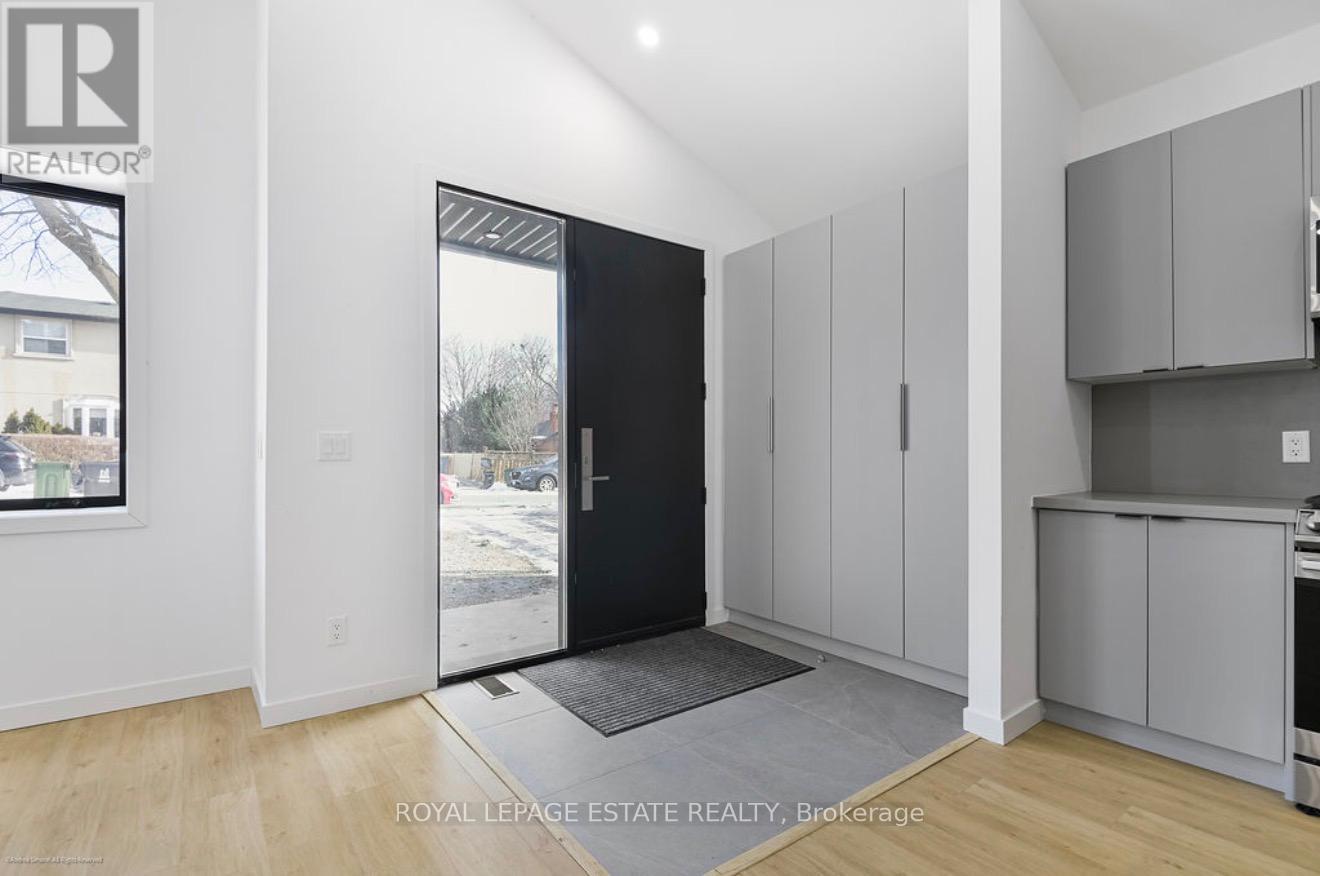 Main Floor - 506 Scarborough Road, Toronto, Ontario  M4E 3N2 - Photo 2 - E12841044