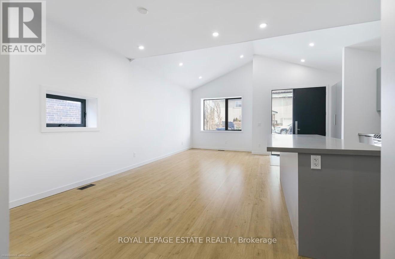 Main Floor - 506 Scarborough Road, Toronto, Ontario  M4E 3N2 - Photo 6 - E12841044