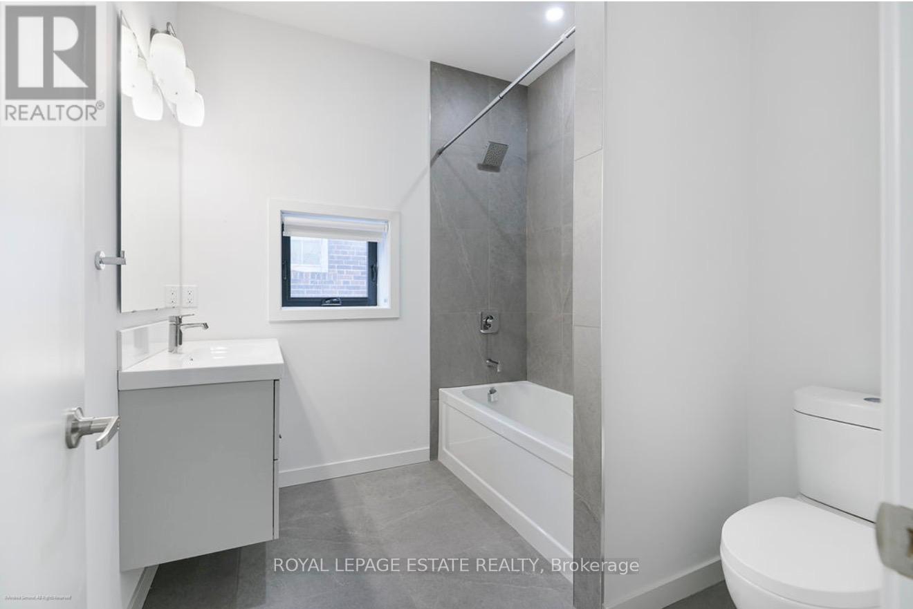 Main Floor - 506 Scarborough Road, Toronto, Ontario  M4E 3N2 - Photo 7 - E12841044