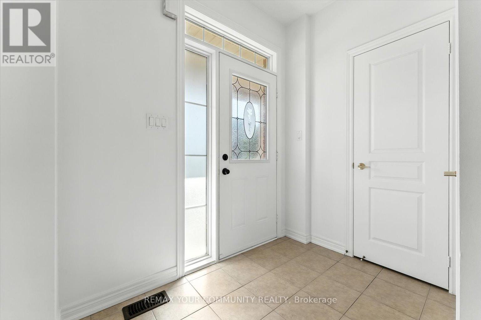 23 Lucida Court, Whitchurch-Stouffville, Ontario  L4A 1S1 - Photo 4 - N12841060