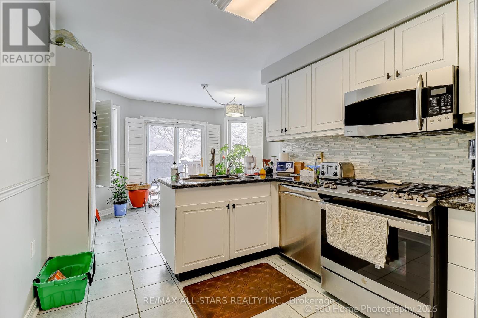 Main Floor - 6 Amberview Drive, Georgina, Ontario  L4P 3X6 - Photo 9 - N12841166