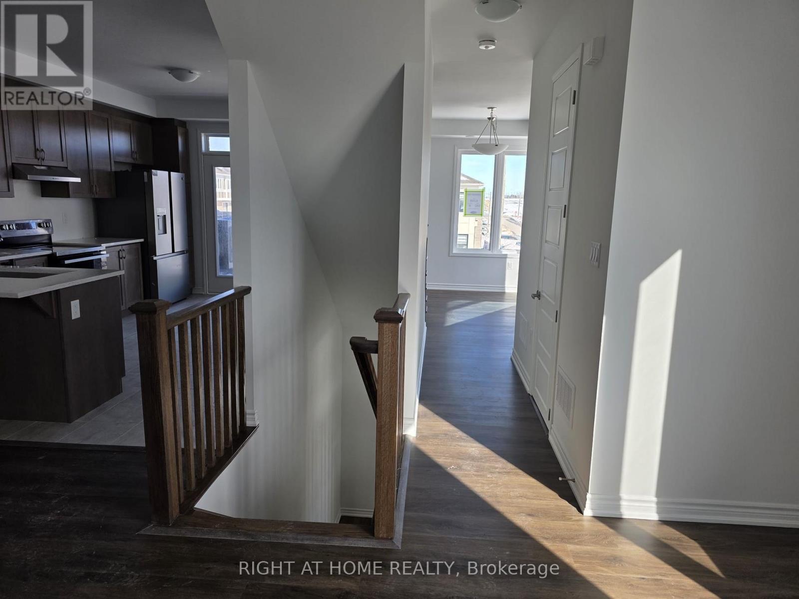 84 Yorkshire Drive, Barrie, Ontario L9J 1B5 - Photo 11 - S12841182