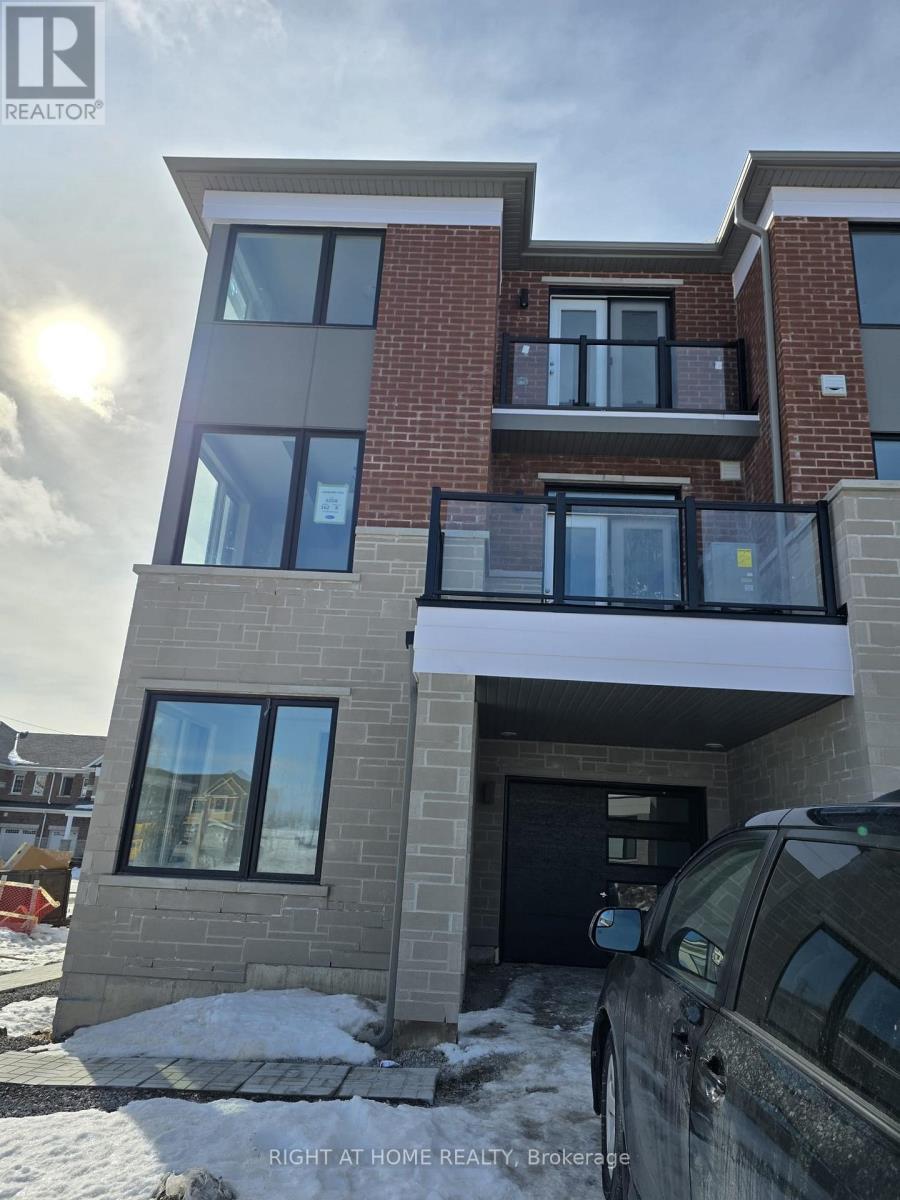 84 Yorkshire Drive, Barrie, Ontario L9J 1B5 - Photo 4 - S12841182