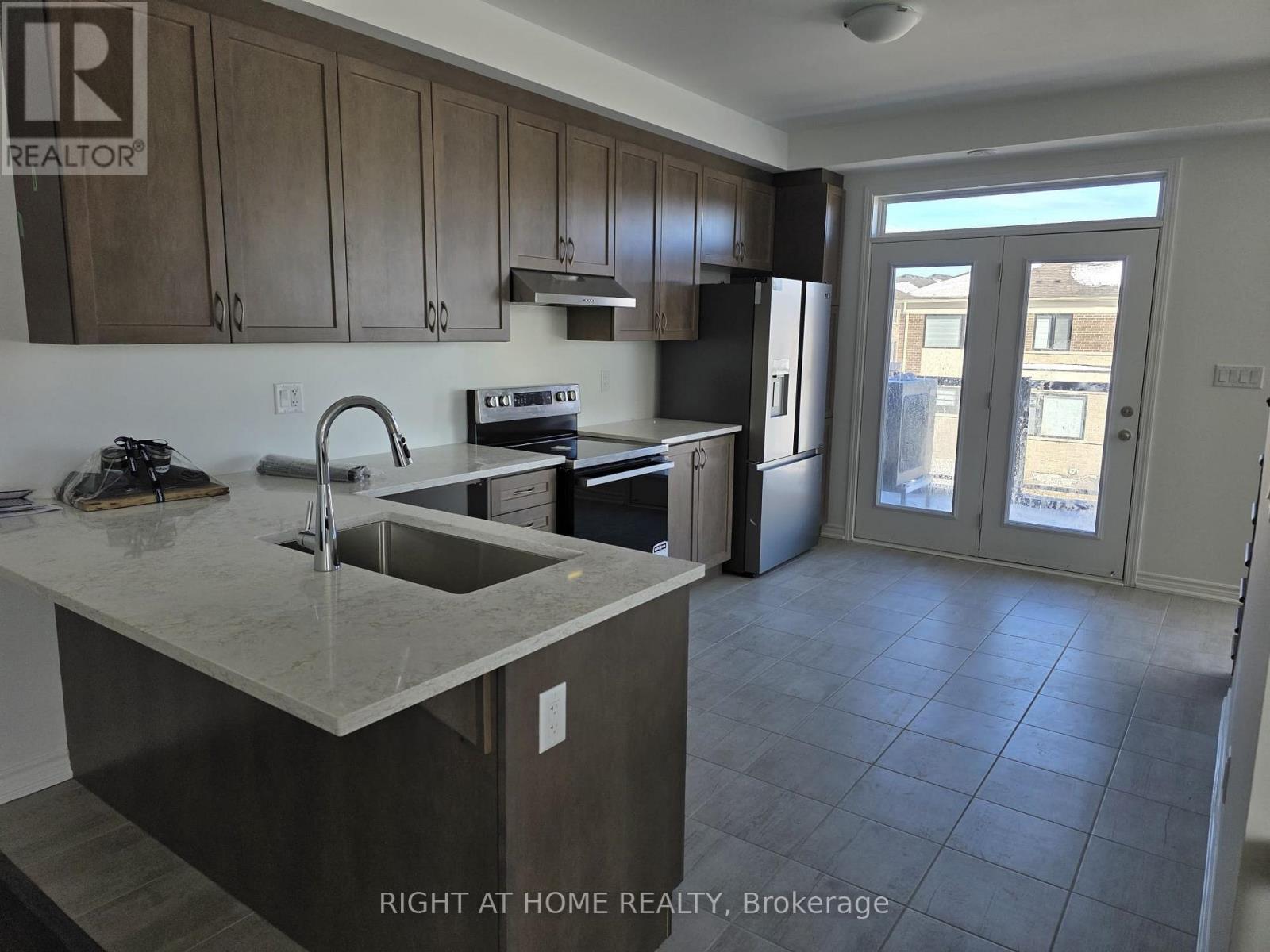 84 Yorkshire Drive, Barrie, Ontario L9J 1B5 - Photo 7 - S12841182