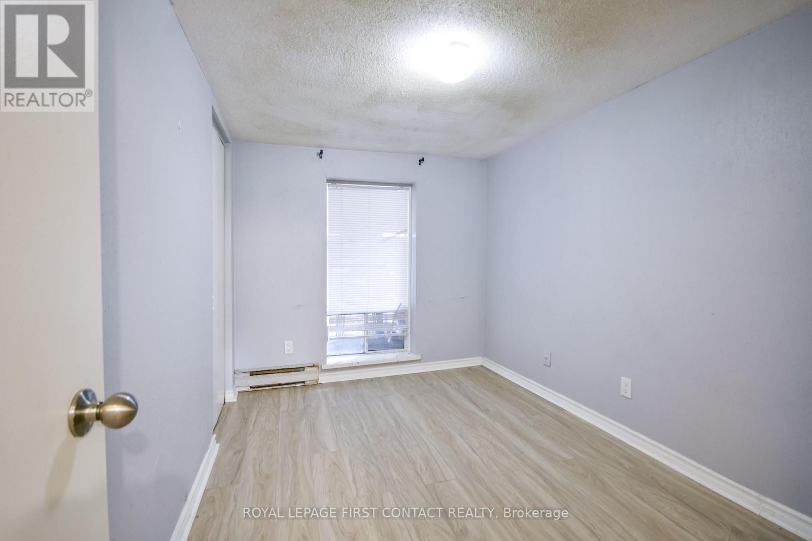 3071 Mosley Street, Wasaga Beach, Ontario  L9Z 1W7 - Photo 5 - S12841194