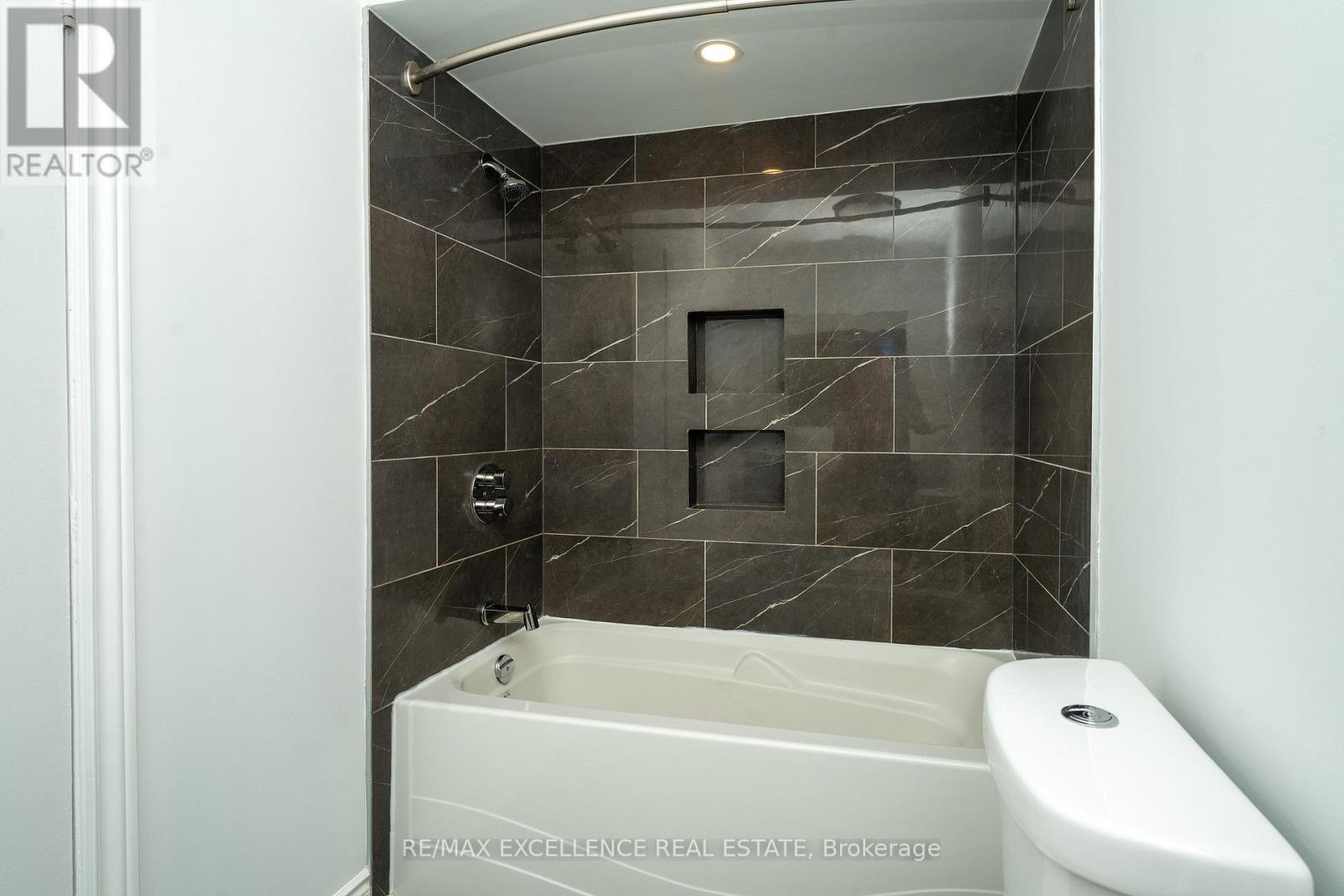 3692 Crabtree Crescent, Mississauga, Ontario  L4T 1S6 - Photo 22 - W12839902