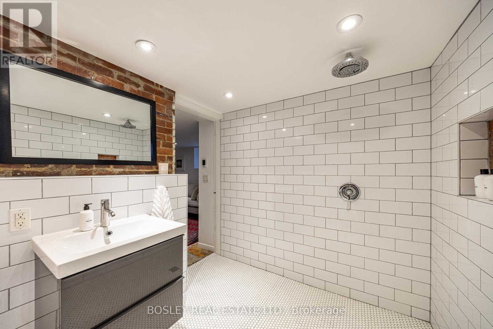 110 Grenadier Road, Toronto, Ontario  M6R 1R4 - Photo 41 - W12839176