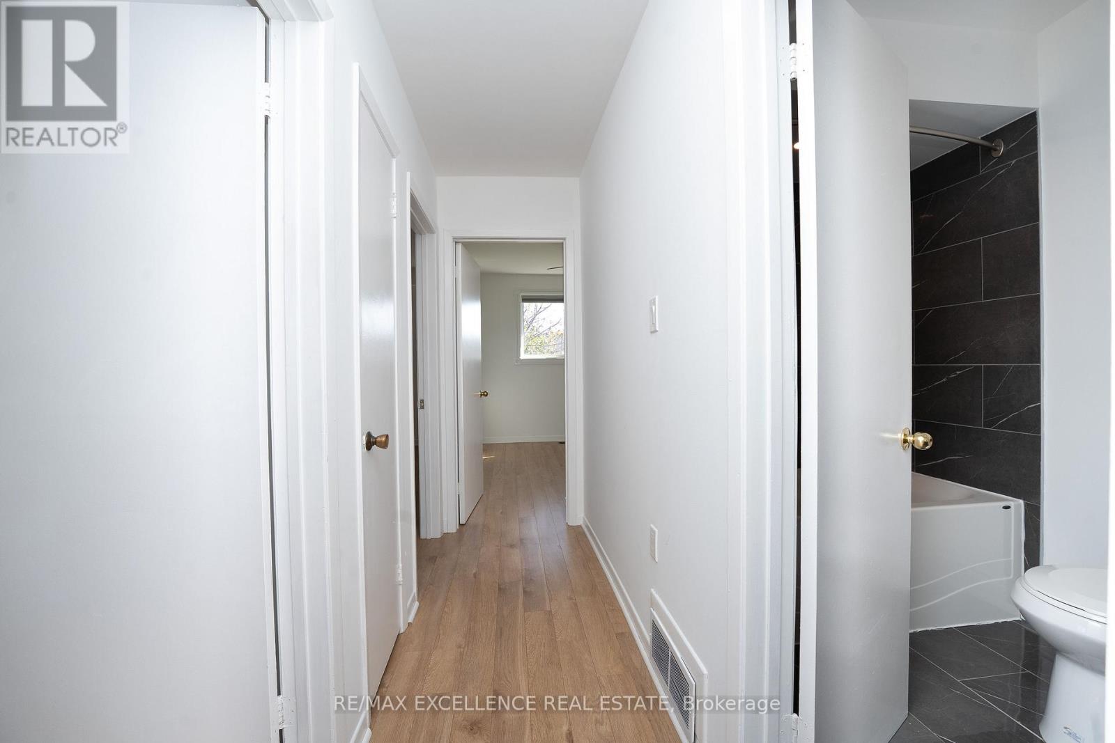 3692 Crabtree Crescent, Mississauga, Ontario  L4T 1S6 - Photo 17 - W12839902