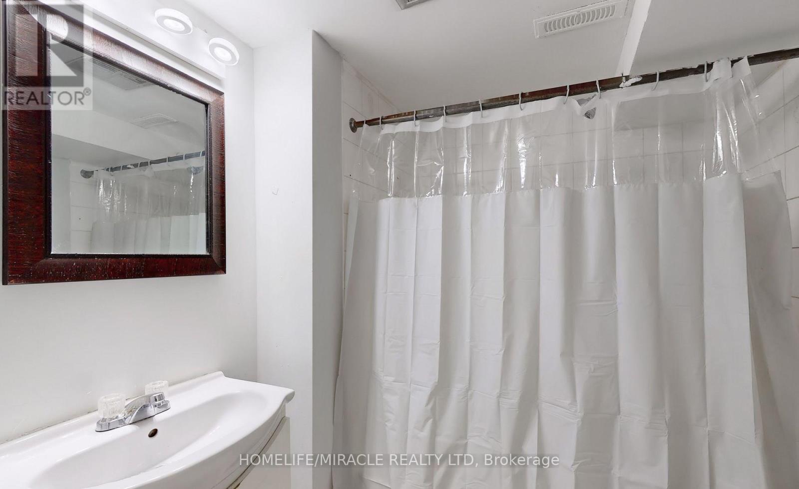 20 Nadia Place, Brampton, Ontario  L6S 4T6 - Photo 15 - W12841030