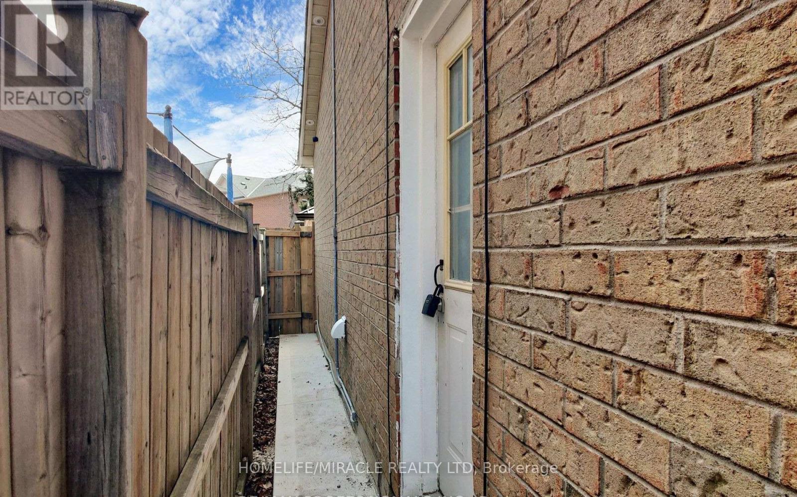 20 Nadia Place, Brampton, Ontario  L6S 4T6 - Photo 17 - W12841030