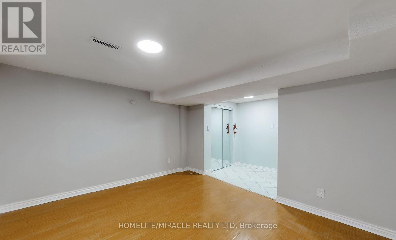 20 Nadia Place, Brampton, Ontario  L6S 4T6 - Photo 3 - W12841030