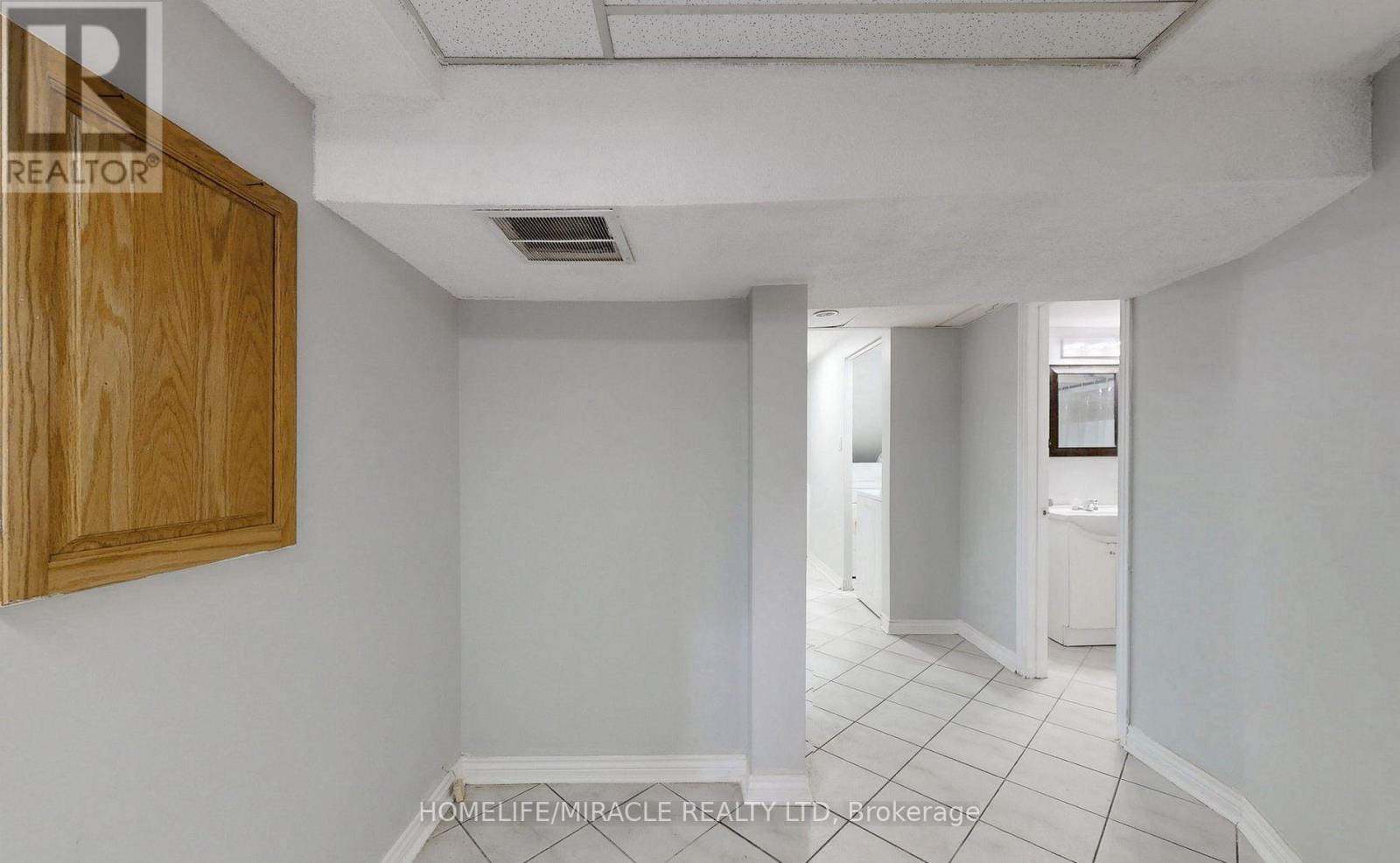 20 Nadia Place, Brampton, Ontario  L6S 4T6 - Photo 8 - W12841030