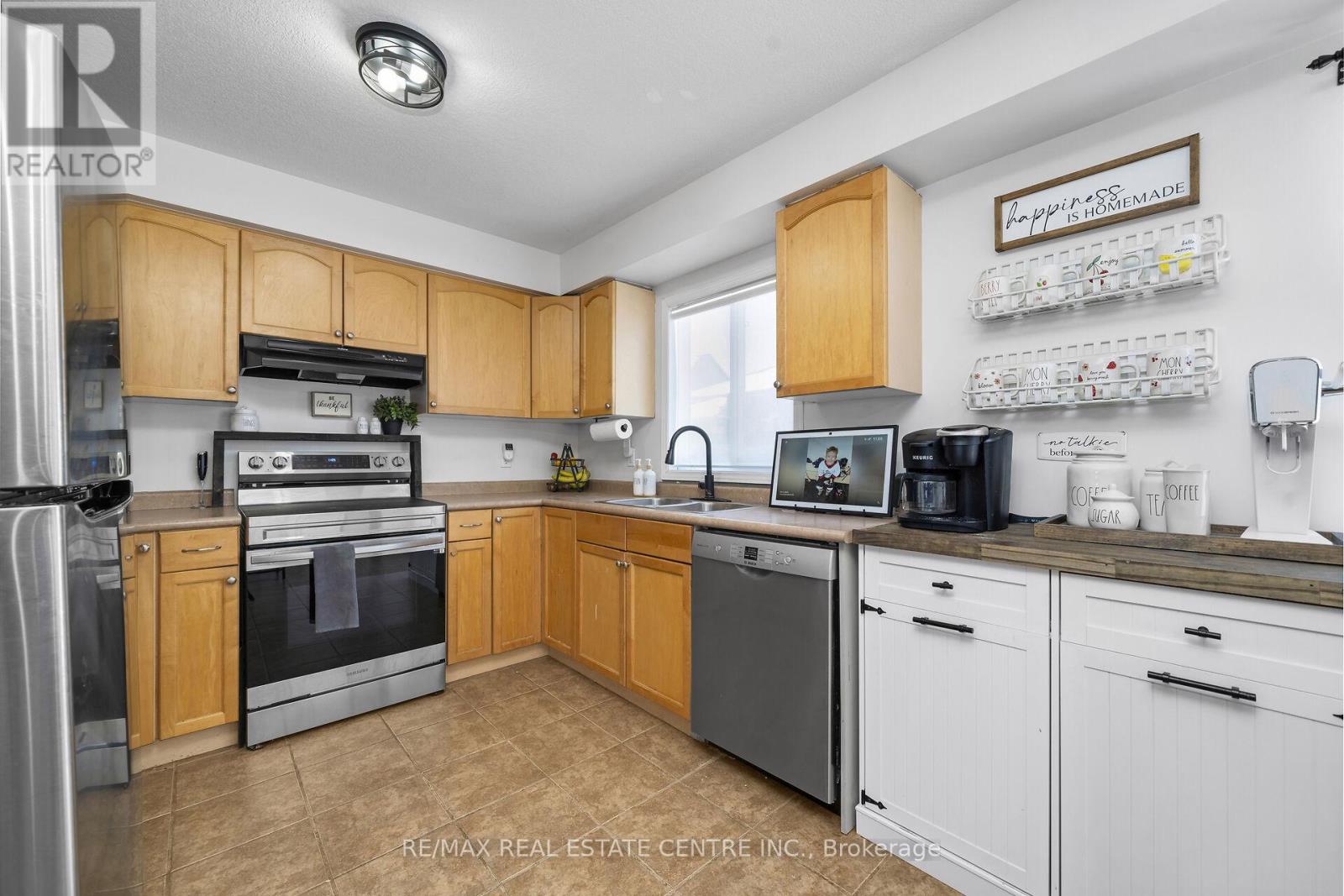 93 Benjamin Crescent, Orangeville, Ontario  L9W 5J3 - Photo 2 - W12841046