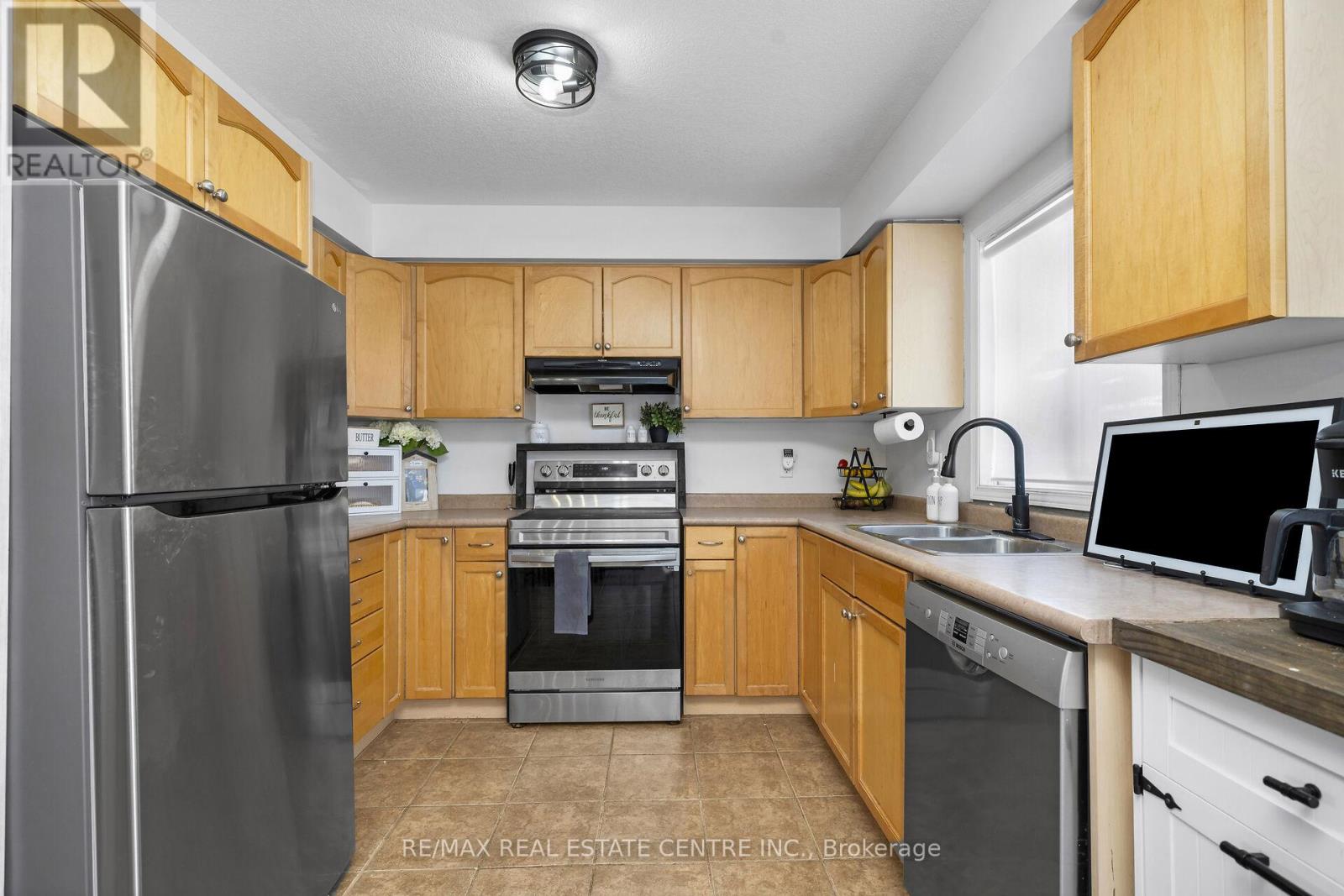 93 Benjamin Crescent, Orangeville, Ontario  L9W 5J3 - Photo 6 - W12841046